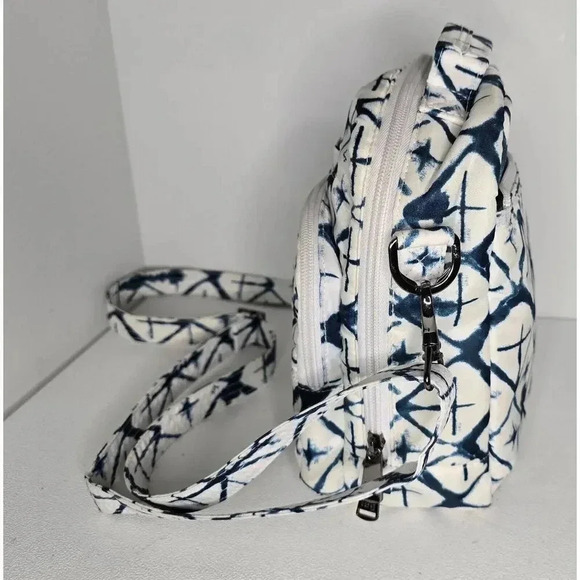 Lug Ranger Crossbody Shoulder Bag White Blue Ikat Print Travel Packable - Picture 5 of 14